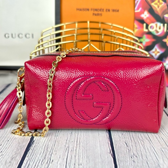 Gucci Handbags - Gucci Soho crossbody bag in magenta pink leather *new with defect*